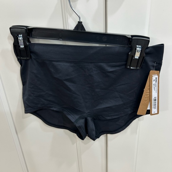 Skims Soft Smoothing Seamless Boyshort in Eclipse S - Picture 3 of 4